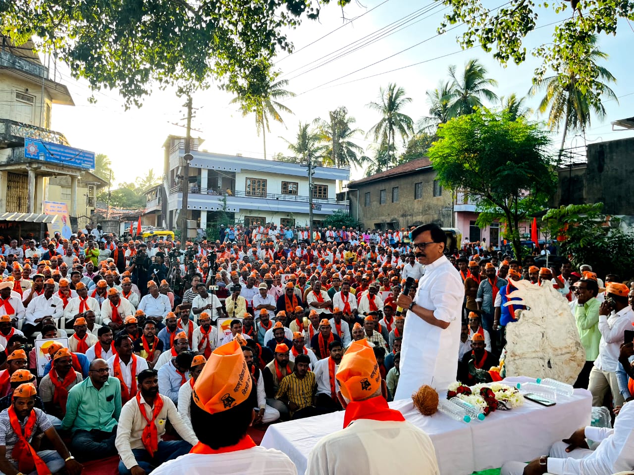 मराठीच्या अस्तित्वासाठी समितीला विजयी करा: संजय राऊत