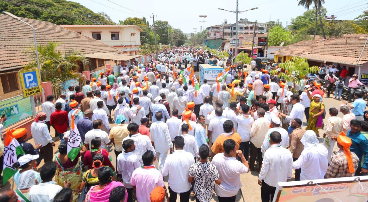 डॉ. अंजली निंबाळकर यांचे लक्षवेधी शक्तीप्रदर्शन; अवघे कारवार भगवेमय